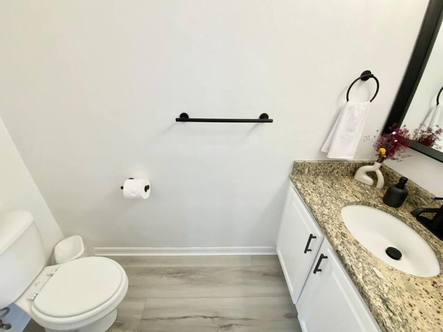 Sanctuary Gainesville Bright 2 Bedroom King Condo Exterior photo